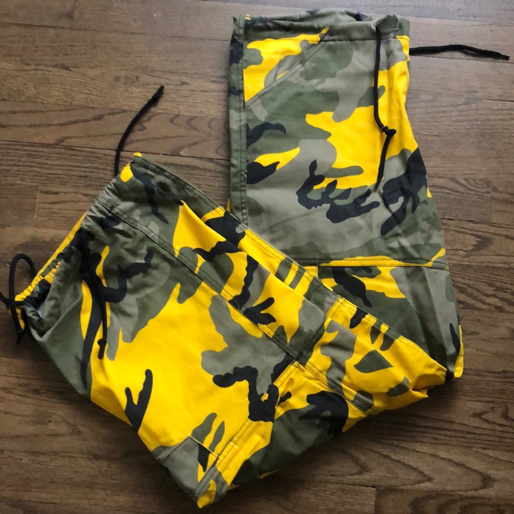 Zumiez yellow camouflage joggers